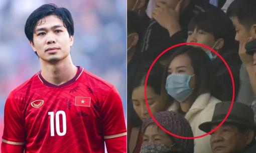 Lộ ảnh Viên Minh đi cổ vũ Công Phượng thi đấu sau đám cưới, được dân mạng quý vì chi tiết này