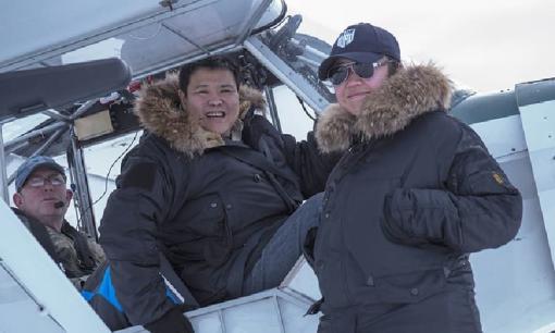 Trải qua trận động đất lịch sử, cặp vợ chồng triệu phú quyết định bán hết tài sản, du lịch 200 quốc gia trong 10 năm