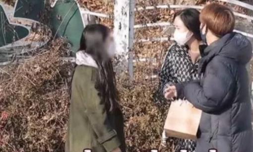 Hoa hậu Hàn Quốc khiến khán giả bức xúc vì màn bán đồ cũ vô duyên hết chỗ nói, đến chồng cũng phải bó tay