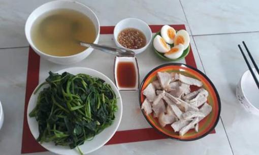 Tranh cãi chuyện chị khuyên em trai chia tay bạn gái vì chỉ biết nấu toàn món luộc