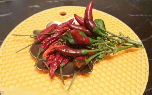 Cắt ớt cay và bỏng rát, nhớ 4 mẹo này để chữa bỏng nhanh chóng