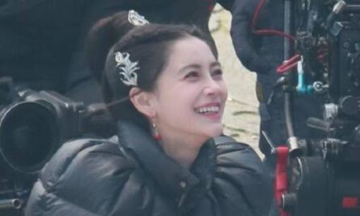 Chiếc cằm kỳ lạ là biến chứng phẫu thuật thẩm mỹ mà Angelababy phải hứng chịu?