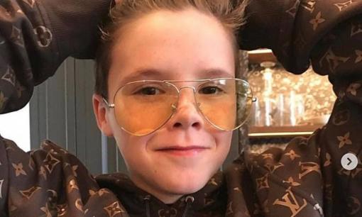 Cậu út nhà David Beckham bị chế giễu khi bán áo cũ với giá tiền tỷ 