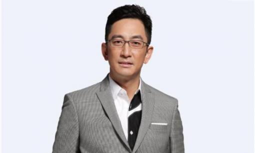 Tài tử TVB nổi tiếng một thời, năm 43 tuổi lấy vợ kém 22 tuổi, trắng tay vì cờ bạc, ly hôn và dắt con gái đi ở thuê 