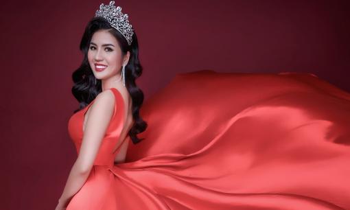 Á quân Hoàng Yến diện váy dạ hội đỏ rực khoe vẻ đẹp rạng rỡ