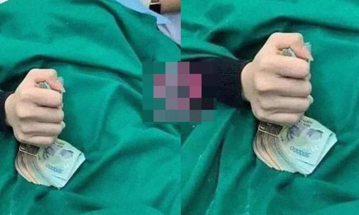 Không thể cùng vào phòng sinh, chồng đưa cho vợ sấp tiền để cầm cho 'giảm đau', hiệu quả vô cùng