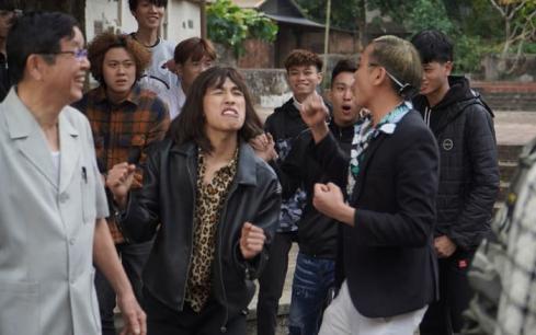 Diễn viên Việt Bắc đắt show hài Tết: Vừa chạy show Táo Quân, vừa tham gia 'Hiệp sĩ làng'