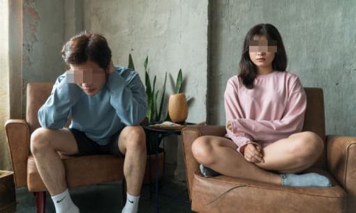 Cô gái muốn ly dị vì thường xuyên bị chồng nói xấu: 'Vợ tôi lười tắm, chân hôi'