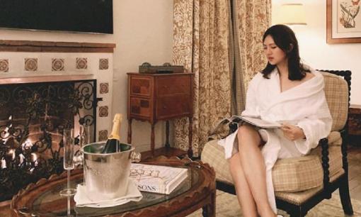 Trịnh Sảng phải vật lộn mới sắm penthouse còn 'Paris Hilton bản Trung' này chưa ra mắt đã mua căn hộ 57 tỷ