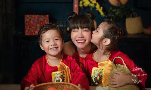 Bộ ảnh đón Xuân tràn ngập tiếng cười của Elly Trần và hai con 