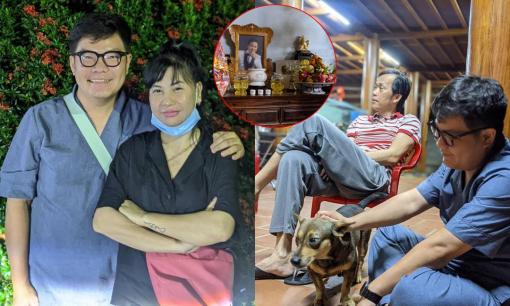 Quản lý cũ lên nhà thờ Tổ thăm cố nghệ sĩ Chí Tài, NSƯT Hoài Linh buồn bã nhìn di ảnh người anh quá cố