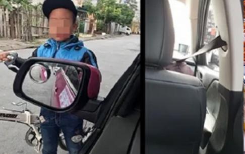 Va vào gương ô tô, cậu bé có hành động khiến tài xế nể phục tài dạy dỗ của bố mẹ