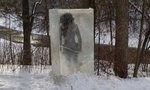 Phát hiện 'người tiền sử' bị đóng băng trên đường