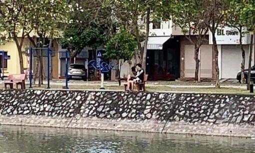 Ra công viên hôn nhau giữa những ngày cách ly xã hội, đôi trẻ Hải Dương bị phạt 4 triệu đồng