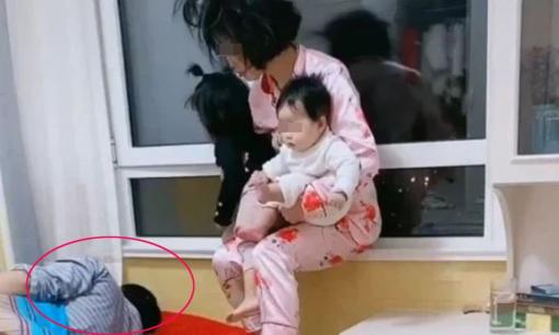 Trông con đến mức suýt ngất, chồng thì chỉ mải ngủ, nhậu, ôm điện thoại, 'mẹ bỉm sữa' xin lời khuyên lại bị cho là 'làm quá'