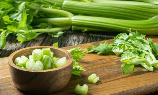 Ăn cần tây vào mùa xuân có nhiều tác dụng tuyệt vời! Nhưng ăn cùng một thứ sẽ hại sức khỏe mà không có dinh dưỡng 