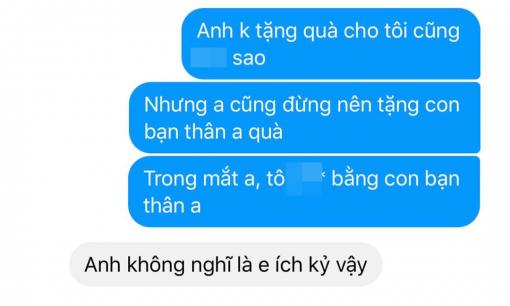 Ngày 8/3, chàng trai tặng quà cho bạn thân nhưng không tặng bạn gái vì lý do: 'Anh quen nó 6 năm còn em mới 1 năm'