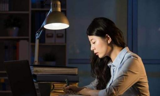 Người hay ngủ muộn nên ăn thêm 3 loại thực phẩm này để giảm tác hại của việc thức khuya, không lo tăng cân