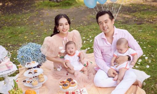 Nhạc sĩ Dương Khắc Linh tung bộ ảnh ngọt ngào mừng sinh nhật bà xã 