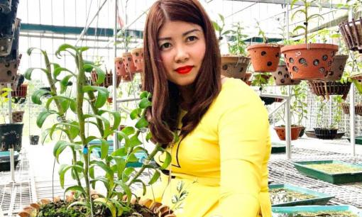 Bà chủ vườn lan Hương Trần chia sẻ cách chăm cây con hiệu quả