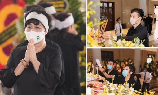 Xuân Bắc cùng loạt sao Việt đến viếng chồng NSND Minh Hằng 