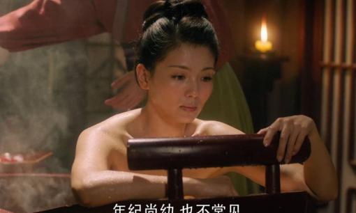 Cảnh tắm để lộ thân hình như lực sĩ của Lưu Đào bị chê tới tấp