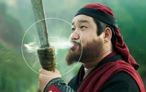 Tại sao đao phủ lại xịt rượu vào dao trước khi chặt đầu? Sự thật không đơn giản như vậy