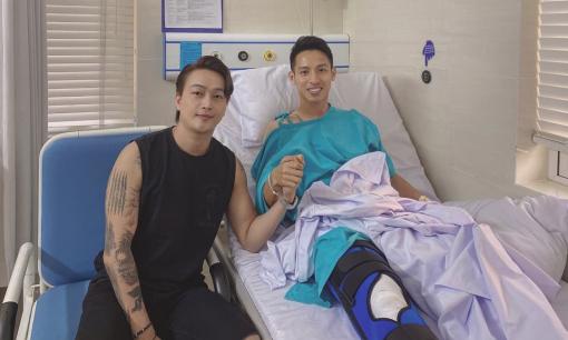 Ca sĩ Ti Ti vào bệnh viện thăm Đỗ Hùng Dũng