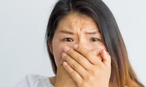 Tại sao sau 45 tuổi dễ bị hôi miệng? Làm 2 điều này để giữ cho hơi thở thơm tho 
