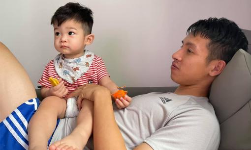 Bà xã Đỗ Hùng Dũng tiết lộ sự thay đổi của con trai sau khi bố bị chấn thương