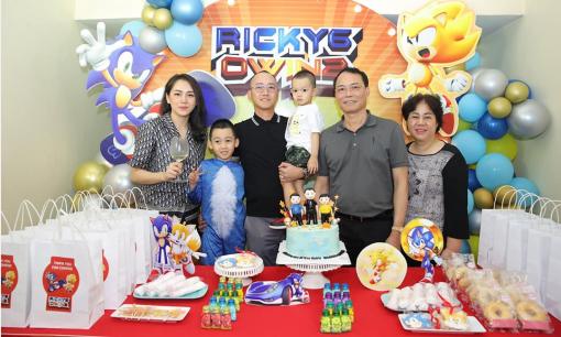 Lâu lắm rồi Ngọc Thạch mới lại đăng ảnh chung với chồng thiếu gia nhân tiệc sinh nhật 2 quý tử