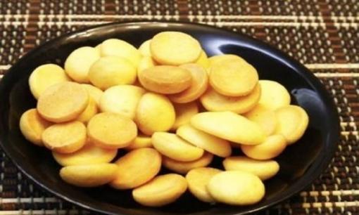 Với 1 quả trứng và 1 nắm bột, bạn đã chế biến thành món ăn vặt, cắn một miếng đã thấy ngon rồi!