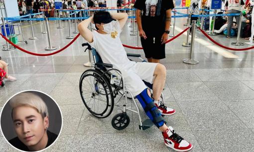 Karik phải ngồi xe lăn sau khi gặp tai nạn té từ sân khấu xuống đất