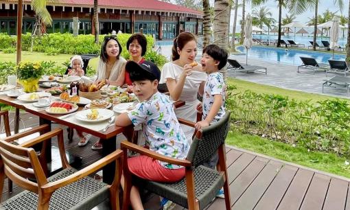 MC Đan Lê cùng đại gia đình đi du lịch Phú Quốc, chia sẻ bí kíp vi vu 'siêu tiết kiệm' 