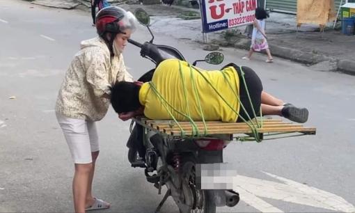 Hình ảnh chồng nhậu say bí tỉ, vợ phải chằng dây chở về khiến nhiều người ngán ngẩm