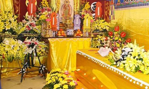 Đi sinh được gia đình chồng lo lắng nhưng khi mẹ chồng mất lại không về, con dâu bị dân mạng 'ném đá' bất hiếu