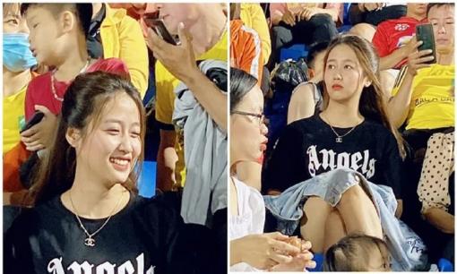 Ngồi trên khán đài xem bóng đá, nữ CĐV xinh đẹp khiến dân tình sôi sục tìm info