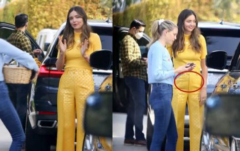 Miranda Kerr hiếm hoi xuất hiện sau khi sinh con! Vùng bụng dưới lộ ngấn mỡ, vẫn không quên bán sản phẩm của chính mình