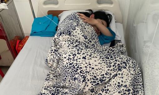 Bị bạn trai yêu 10 năm cắm sừng, cô gái uống thuốc tự tử