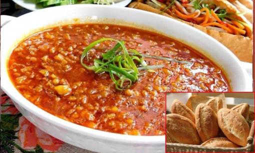 Bánh mì ngoài kẹp, chấm sốt vang, chỉ bạn một cách thưởng thức với đồ chấm khác biệt, đảm bảo ăn là ghiền