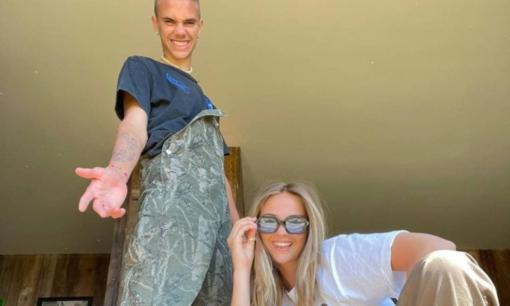 Cậu thứ nhà Becks nhận cái kết đắng khi bỏ gia đình ở Mỹ để về Anh với bạn gái 