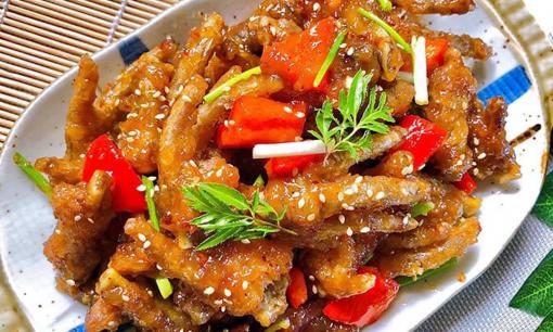 Mẹo làm món chân gà rim bơ me, giòn sần sật, 'ăn đứt' các kiểu chế biến truyền thống