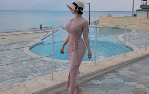 Nữ người mẫu Hàn Quốc nặng 120 cân, đường cong nuột nà như đồng hồ cát gây 'sốt' mạng xã hội