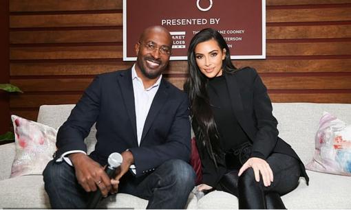 Kim Kardashian tiếp tục bị đồn hẹn hò với phóng viên CNN vì có ý đồ riêng