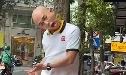 Diễn viên 'Thương nhớ ở ai' Jimmii Khánh bị 'ném đá' khi bắt chước hành động của người khuyết tật