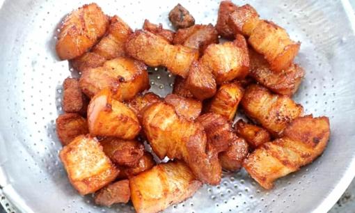 Cách làm món ba chỉ heo chiên nước mắm ngon giòn sần sật, ai ăn vào 'cũng tổ tốn cơm'