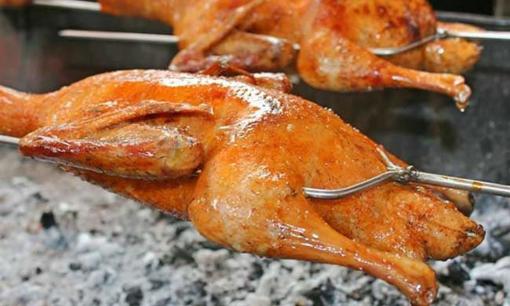 Bí quyết làm nên hương vị riêng biệt của món vịt quay Lạng Sơn hóa ra là nhờ loại lá và quả này