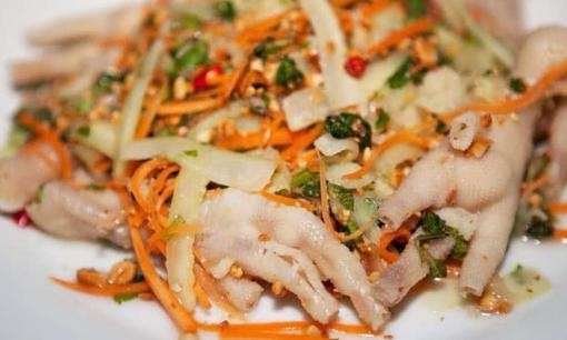 Cách làm nộm chân gà rút xương giòn sần sật ngon như ngoài hàng