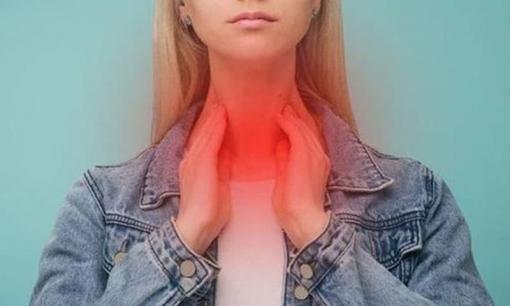 Hai cảm giác khó chịu trên cơ thể âm thầm gợi ý cho bạn ung thư tuyến giáp đang đến gần