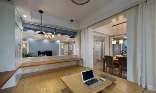 Người vợ bất chấp sự phản đối dựng tấm chiếu tatami ở phòng khách, hàng xóm đến thăm gần như vỡ òa